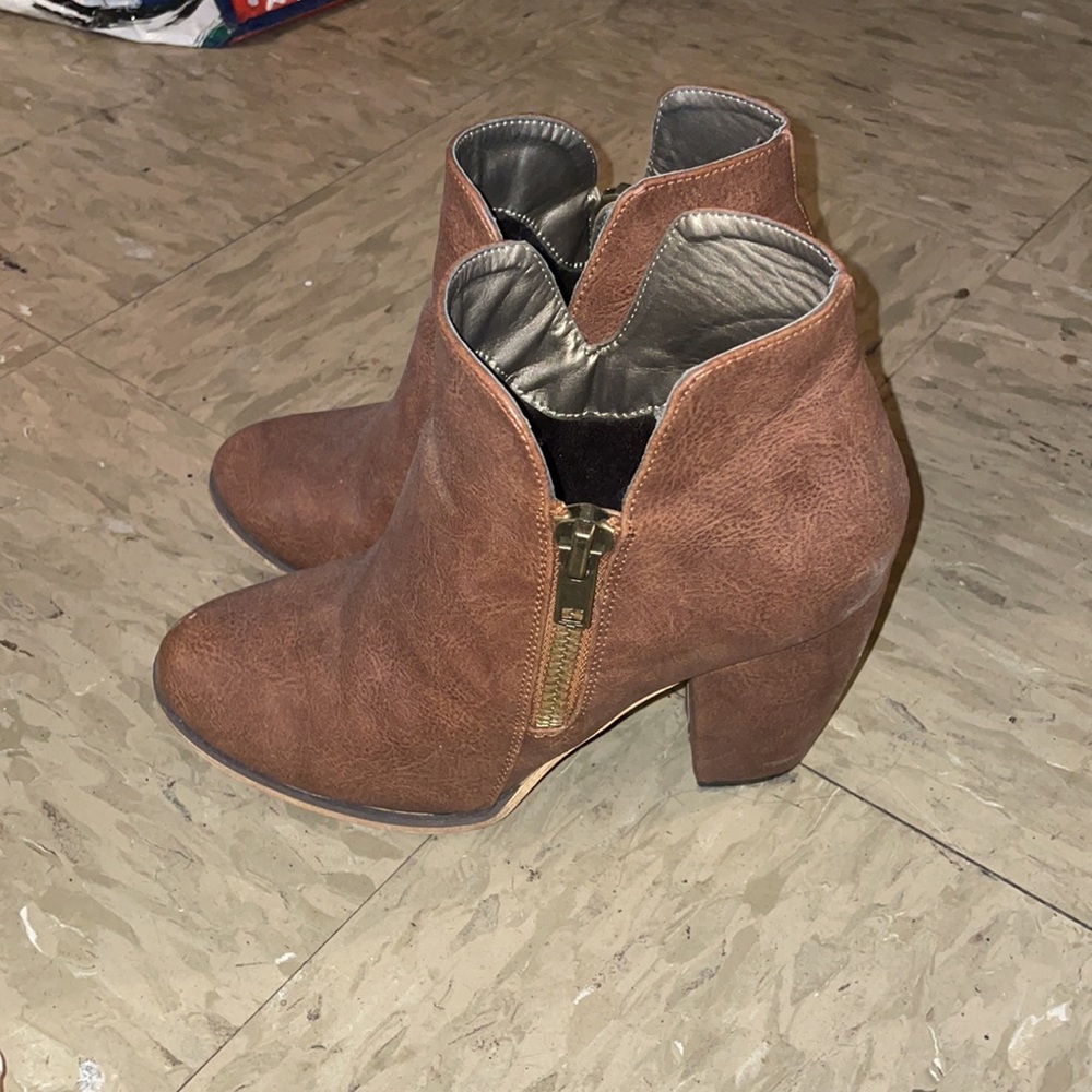 Women brown booties